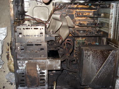燃えたパソコンの中身