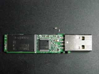 コンデンサーチップ不良 USBメモリーデータ復旧 全体写真 コンデンサーチップ不良 USBメモリーデータ復旧 全体写真