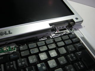 ここまでが下準備!いよいよ液晶パネルを分解します ここまでが下準備!いよいよ液晶パネルを分解します
