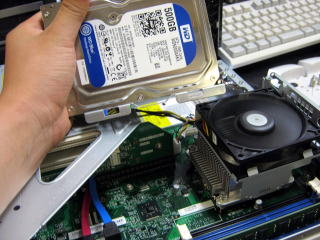 富士通　FMV　ESPRIMO　D583/GW　データを残したままハードディスク交換