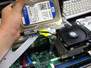 富士通 FMV ESPRIMO D583/GW データを残したままハードディスク交換 富士通 FMV ESPRIMO D583/GW データを残したままハードディスク交換