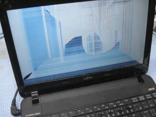 LIFEBOOK PH540/1Aの液晶パネル交換修理 LIFEBOOK PH540/1Aの液晶パネル交換修理