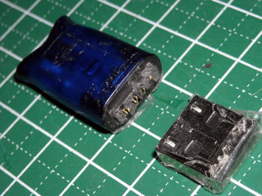 USB接続のドングル修理です。 この写真は HASP です。 USB接続のドングル修理です。 この写真は HASP です。