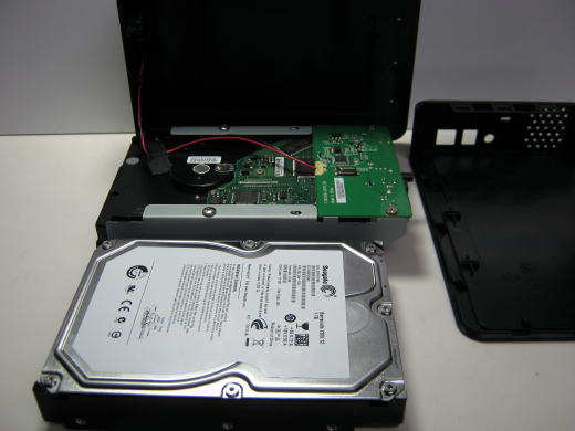 救出したデータを別のハードディスクにコピーして元のケースに組み替えます。 救出したデータを別のハードディスクにコピーして元のケースに組み替えます。