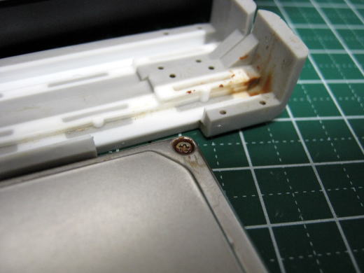 水没HDD マウンターの錆びは酸化したHDDの錆びです。 水没HDD マウンターの錆びは酸化したHDDの錆びです。