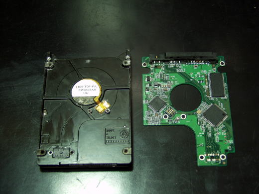 HDD構成部品写真 異物除去済み この状況から再組み立て後データ救出する HDD構成部品写真 異物除去済み この状況から再組み立て後データ救出する