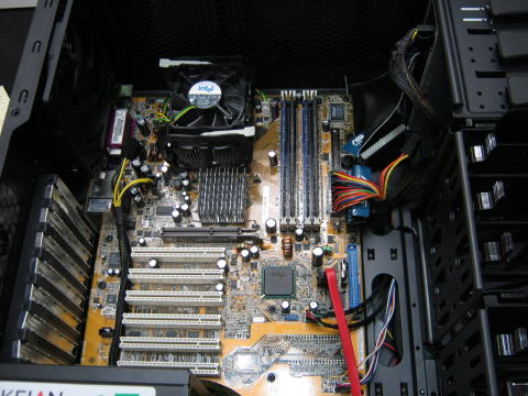 PCIスロット標準搭載なので旧規格PCIカードも使えます。
